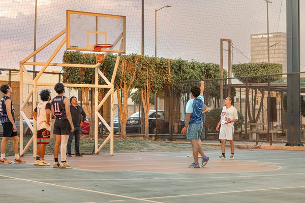 Creative Approaches to Instill Sportsmanship in Children Participating in UK Sports Leagues